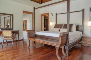 Postel nebo postele na pokoji v ubytování Rawai - Luxury 2 bedroom Private Pool Villa + 41 fotografií