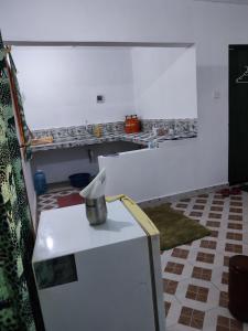 Η κουζίνα ή μικρή κουζίνα στο Gede Guest Homes
