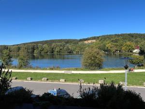 a view of a lake from a parking lot at Seeblick in Königsbronn