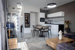 Una cocina o cocineta en B9 Penthouse Alsóörs