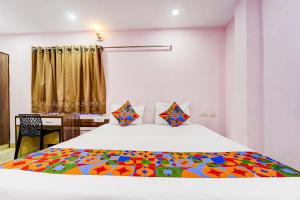 Postel nebo postele na pokoji v ubytování FabHotel Sahana Residency