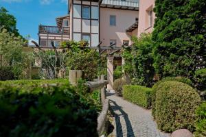 a walkway in front of a building at Residenz-Seestern-Whg-31 in Kühlungsborn