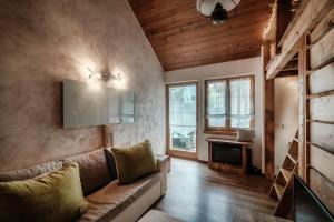 Posezení v ubytování Casa Edera by Quokka 360 - Romantic Wooden House