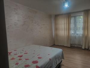 En eller flere senge i et værelse på Garsoniera țiglina 1