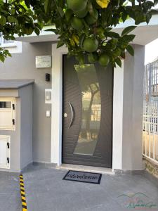 a door with a design on the side of a house at La valle del ciglioto in Licusati