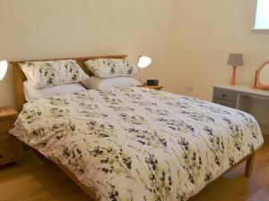 En eller flere senge i et værelse på The Old Workshop