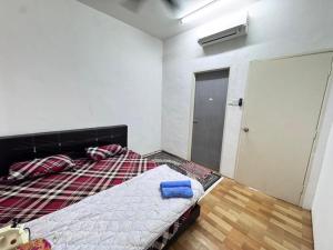 a bedroom with a bed in a room with a door at Homestay Tanah Liat in Bukit Mertajam +2 photos