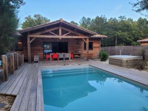 Πισίνα στο ή κοντά στο Maison bois 4 Ch Piscine & Spa proche Contis Océan