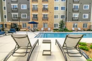 Πισίνα στο ή κοντά στο Properties By Preston I Stylish 1bed I Gym