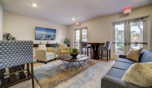 Χώρος καθιστικού στο Properties By Preston I Cozy 1bd1bth Apt