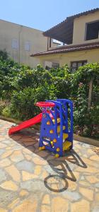 Ο χώρος παιχνιδιού για παιδιά στο Aliaj Guest House