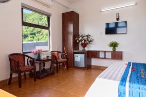 Μια τηλεόραση ή/και κέντρο ψυχαγωγίας στο Phoenix Flower Hotel & Travel