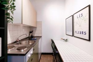 Kuchyň nebo kuchyňský kout v ubytování Vinorum Studio by Quokka 360 - Cozy and sunny with balcony