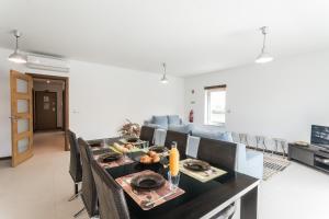 a dining room and living room with a table and chairs at Best Houses 02 - Brand New, Modern & Cozy - Steps From The Beach in Consolacao