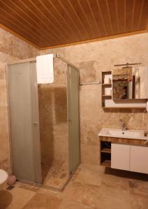 Imagen de la galería de hotels crazy horse, en Ortahisar