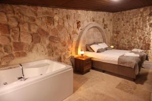 Imagen de la galería de hotels crazy horse, en Ortahisar