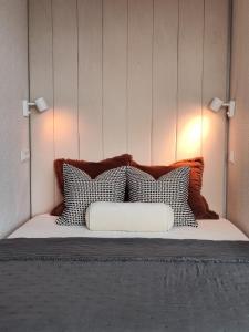a bedroom with a bed with two lights on it at EASY RENT Apartments - Unia Art Residence 127, Basen & SPA, Centrum 24h Check-in in Lublin