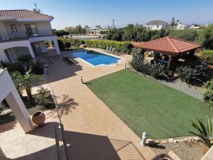 Bazén v ubytování Orchard Blossom Private Villa With Pool nebo v jeho okolí