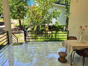Ban công/sân hiên tại The Lomlay Villas