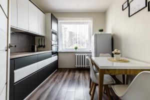Kuchyň nebo kuchyňský kout v ubytování Scandinavian Inspired Design + 28 fotografií