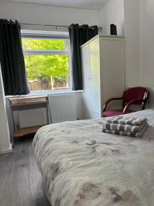 Postel nebo postele na pokoji v ubytování Room in Rugby 5min walk to train station