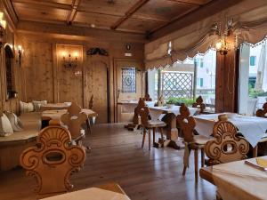 Ruang duduk di Suite Hotel Cristallino - Natale +21 gambar