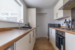 Η κουζίνα ή μικρή κουζίνα στο East House-Sleeps 5-Pet friendly-Garden - Parking +3 φωτογραφίες
