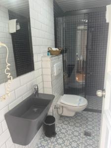 Koupelna v ubytování Hotel Zürich + 22 fotografií