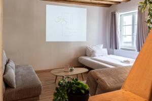 a living room with a couch and a table at Holiday&Stay Apartment Big Blue Beamer 10 Personen in Blaubeuren +35 photos
