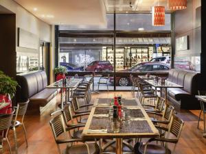 O zonă de relaxare la ibis Wellington +39 fotografii