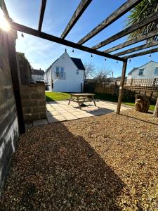 Κήπος έξω από το Oxwich View Cottage