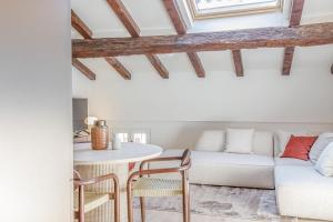 Posezení v ubytování Respiro di Ghirlandina - Rua Frati 34 - Boutique Apartments