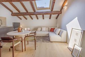 Posezení v ubytování Respiro di Ghirlandina - Rua Frati 34 - Boutique Apartments