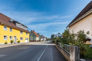 an empty street in a town with houses at Ferienwohnung Hewenpanorama 1 in Engen