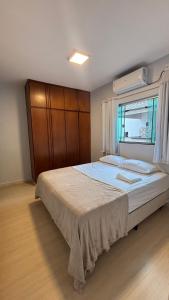 Ένα ή περισσότερα κρεβάτια σε δωμάτιο στο Casa Aconchegante e bem localizada, Ideal para Famílias e Grupos