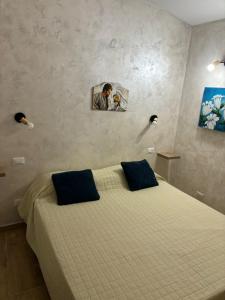 a bedroom with a bed and a picture on the wall at Villa Marzla in Cassano delle Murge