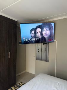 Photo de la galerie de l'établissement MOJ investment 3 bedrooms apartment, à Vosburg