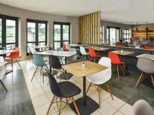 Restoran atau tempat lain untuk makan di ibis Dinant Centre +61 gambar