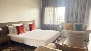 Katil atau katil-katil dalam bilik di AB Business Hôtel