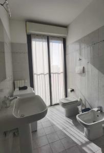 Phòng tắm tại Davide Host Sesto Suite Apartment