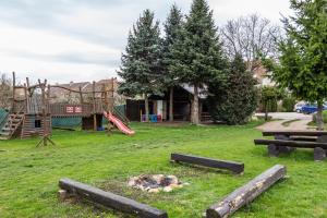 Herní místnost nebo prostor pro děti v ubytování Apartmány U Babičky