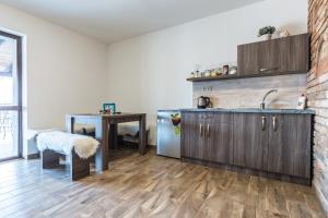 Kuchyň nebo kuchyňský kout v ubytování Apartmány U Babičky