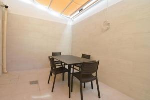 a dining room with a table and chairs at Casa Carmela in San Vito dei Normanni +1 photo