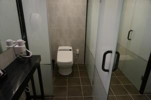 Koupelna v ubytování MU Hotel
