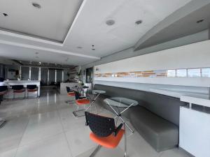Χώρος καθιστικού στο Chill staycation near Ateneo, UP & Maginhawa eats +50 φωτογραφίες