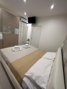 a bedroom with a bed with towels on it at Lo duca luxury home in Cefalù