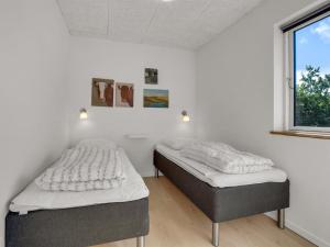 Ένα ή περισσότερα κρεβάτια σε δωμάτιο στο Holiday Home Milda - 100m from the sea by Interhome +22 φωτογραφίες