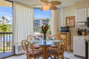 Η κουζίνα ή μικρή κουζίνα στο Oceanfront Paradise Maui Sunset 2BR2BA Condo