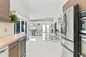 Η κουζίνα ή μικρή κουζίνα στο Casa Joia - Pool - 15min Beach - 5 min to shul