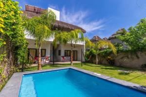 a villa with a swimming pool in front of a house at 4 by 4 means 8 is great in San Pancho in San Francisco